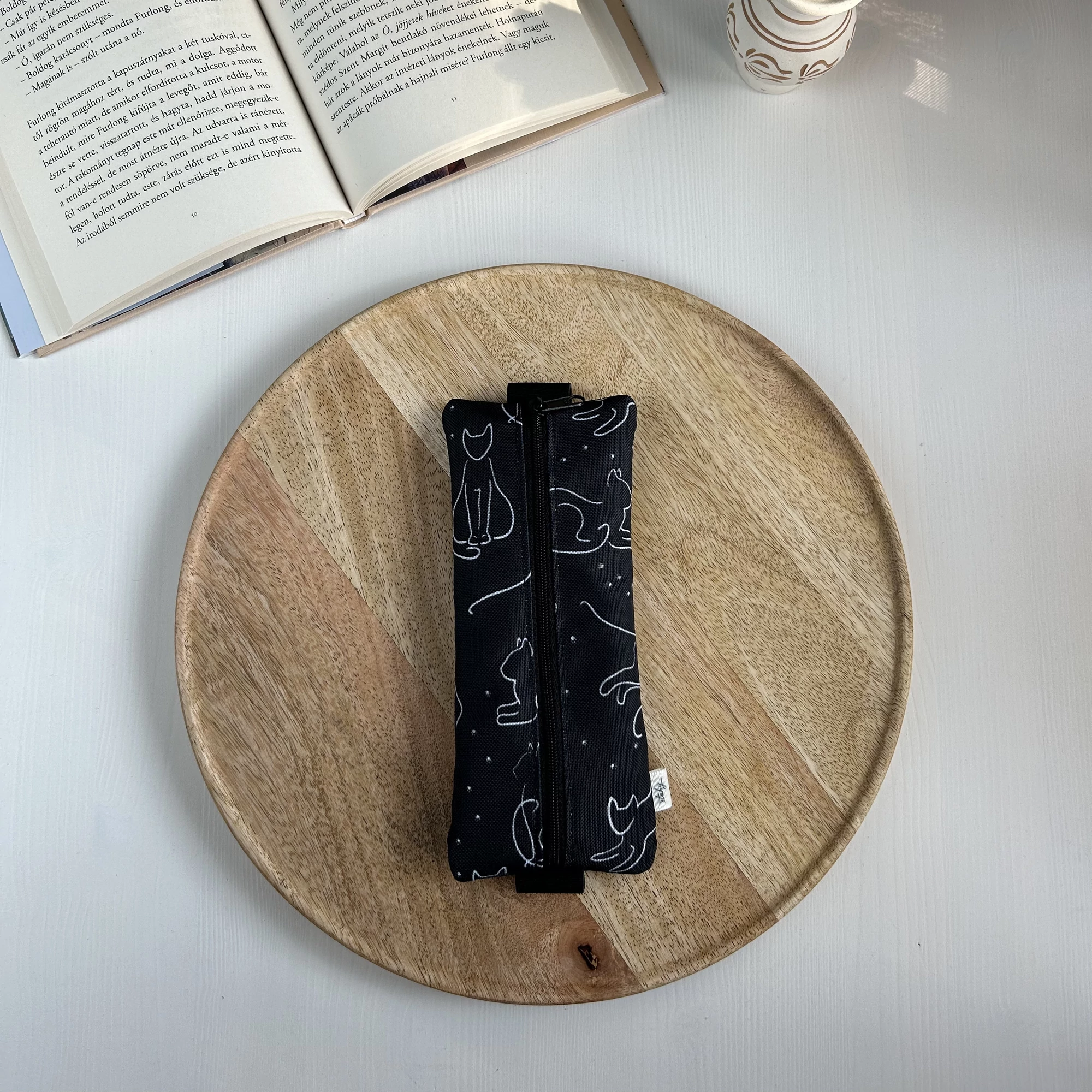 &quot;Rajzolt macskák&quot; gumis tolltartó